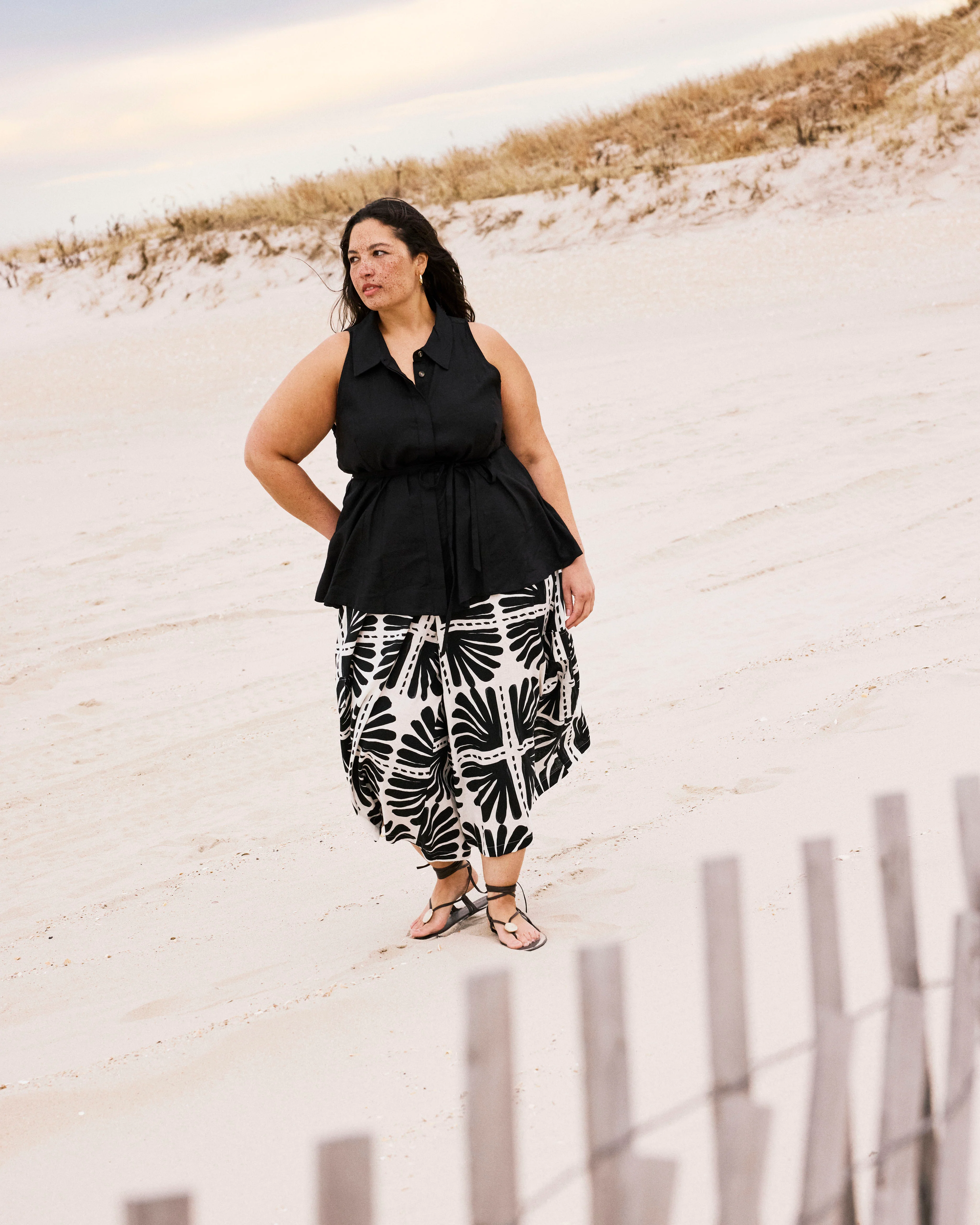 Adelaide Sleeveless Linen Blend Shirt - Black - Image 3