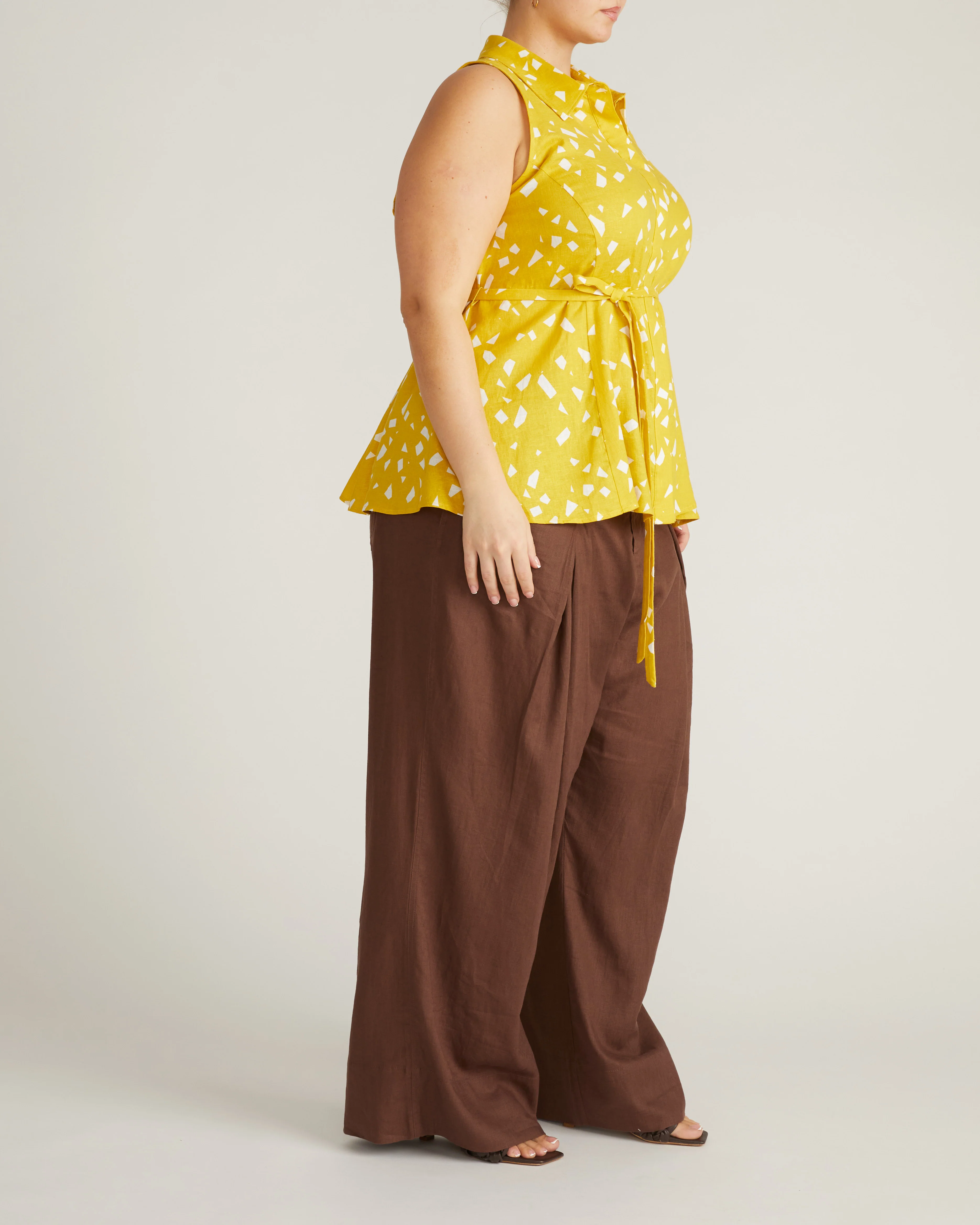 Adelaide Sleeveless Linen Blend Shirt - Yellow Confetti Print - Image 5