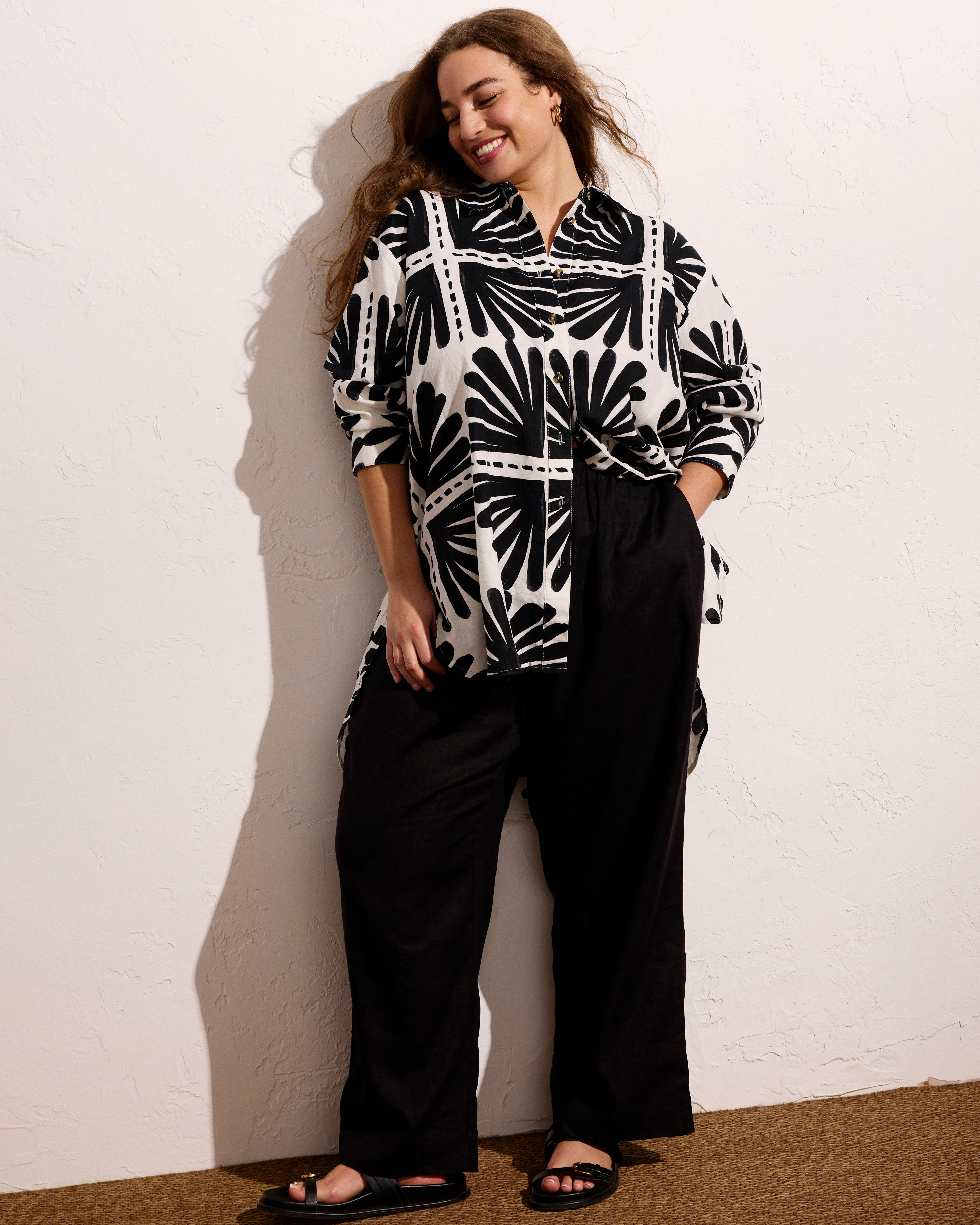 Dawn Linen Blend Hi Low Tunic - Ink Bloom Print - Image 3