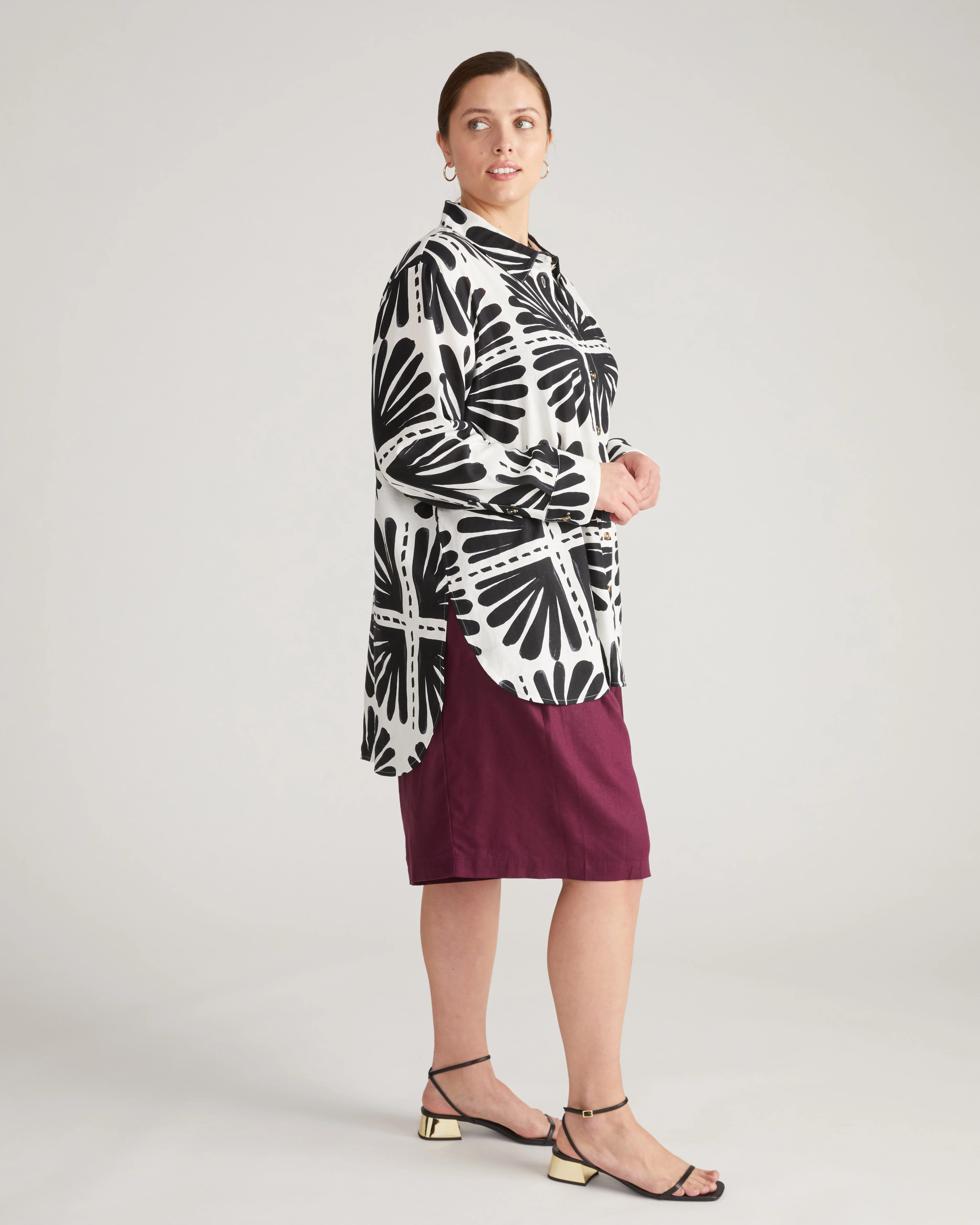 Dawn Linen Blend Hi Low Tunic - Ink Bloom Print - Image 6