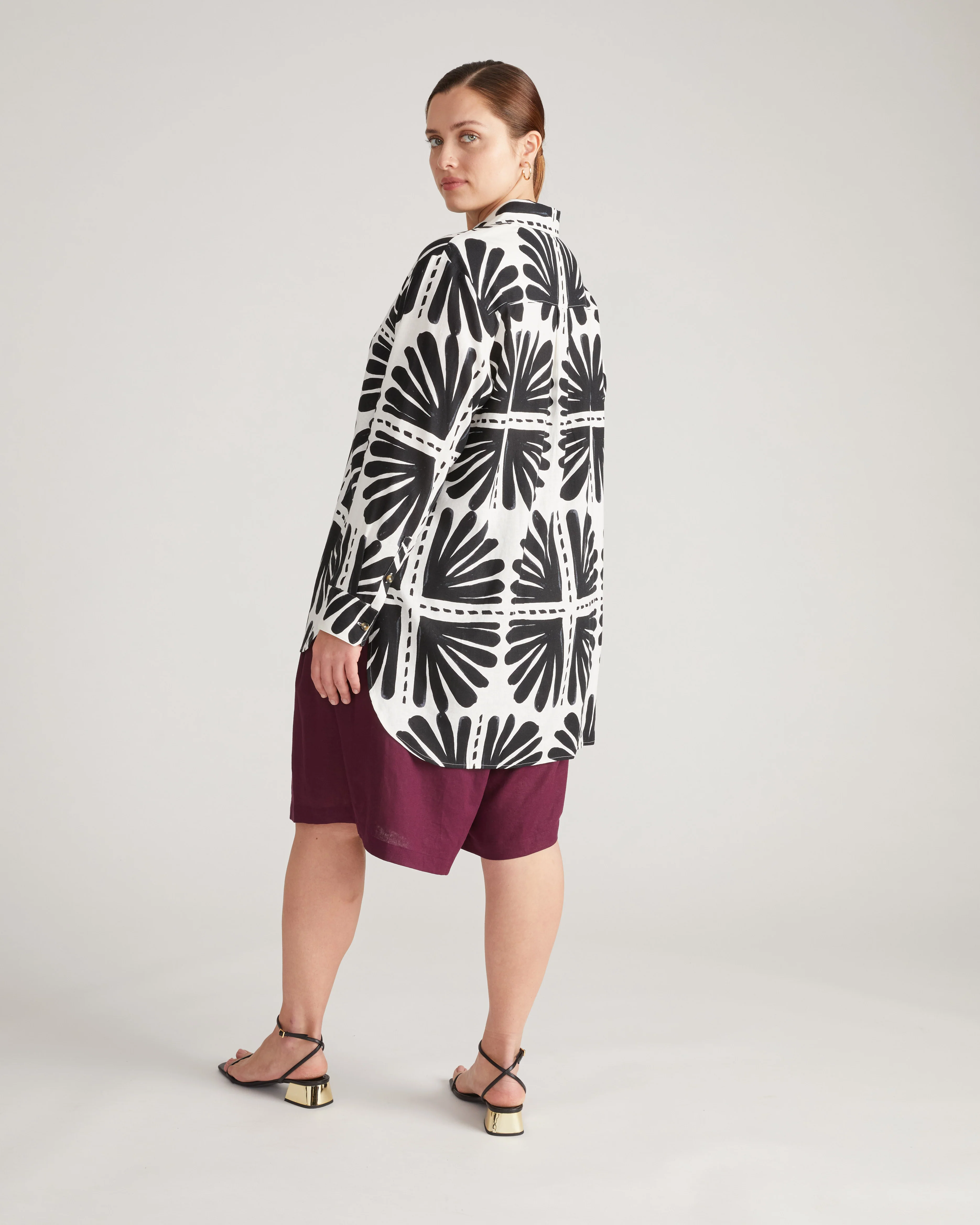 Dawn Linen Blend Hi Low Tunic - Ink Bloom Print - Image 7