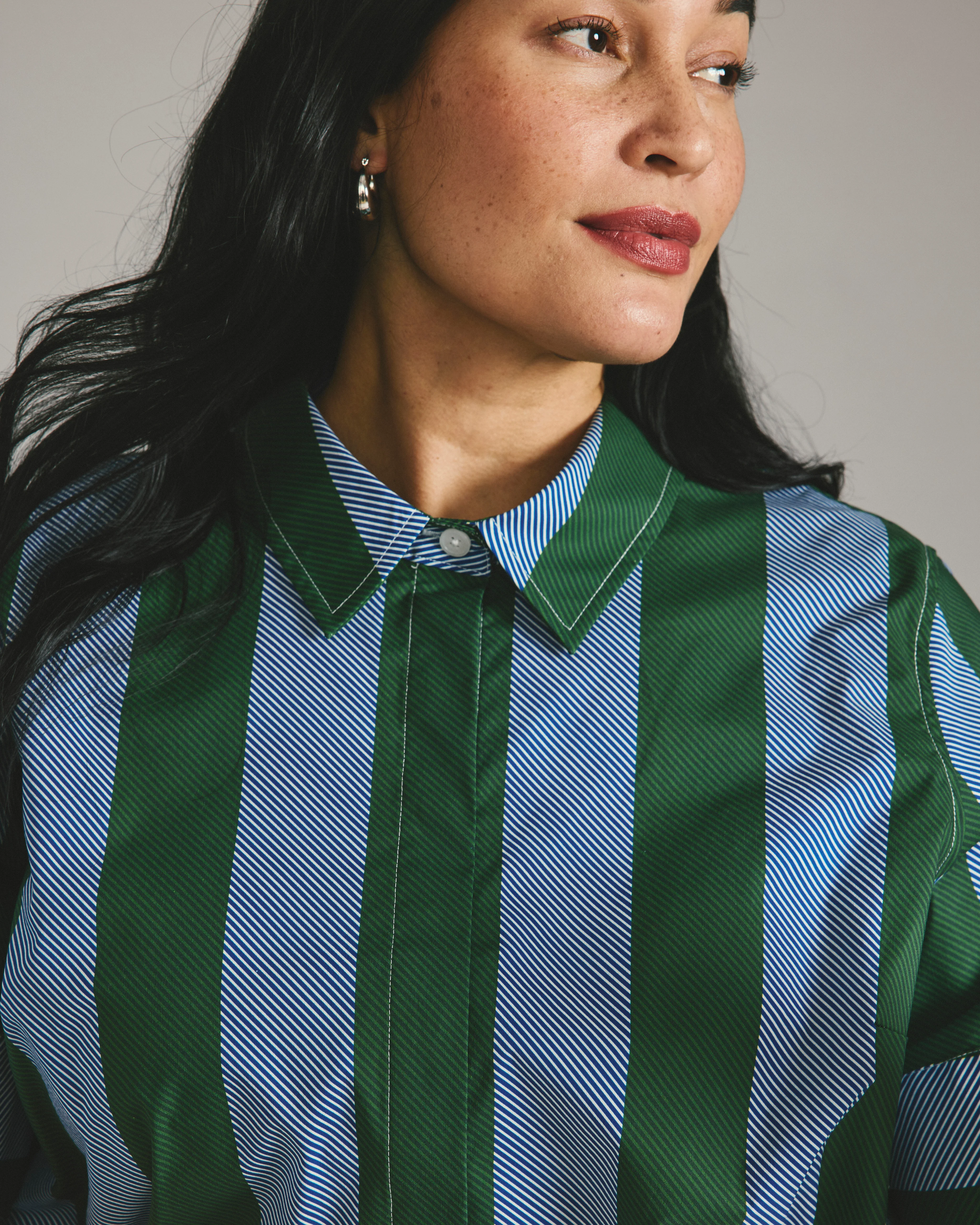 Elbe Stretch Poplin Short Sleeve Shirt - Green/Blue Directional Stripe - Image 3