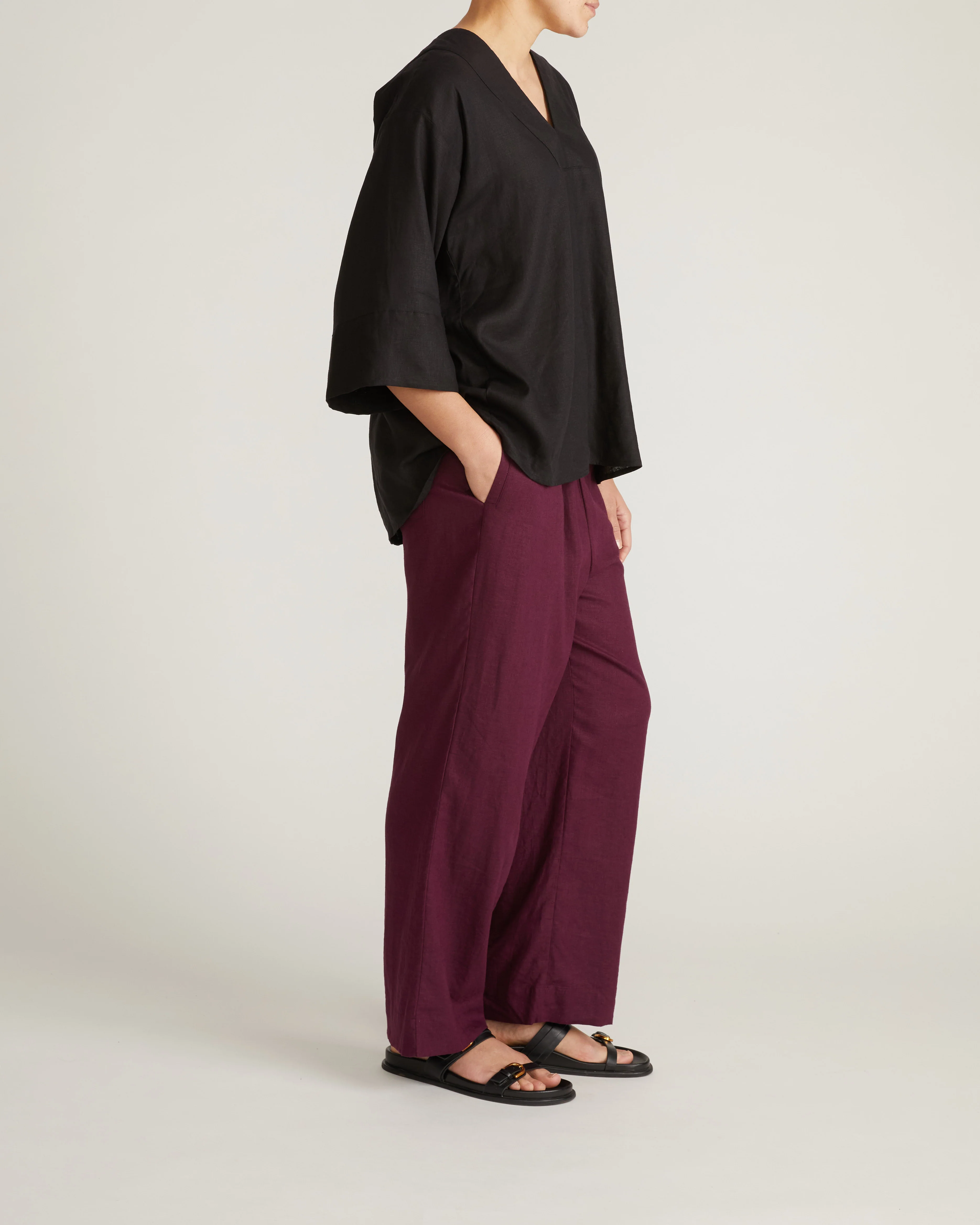 Elio V-Neck Linen Blend Top - Black - Image 6