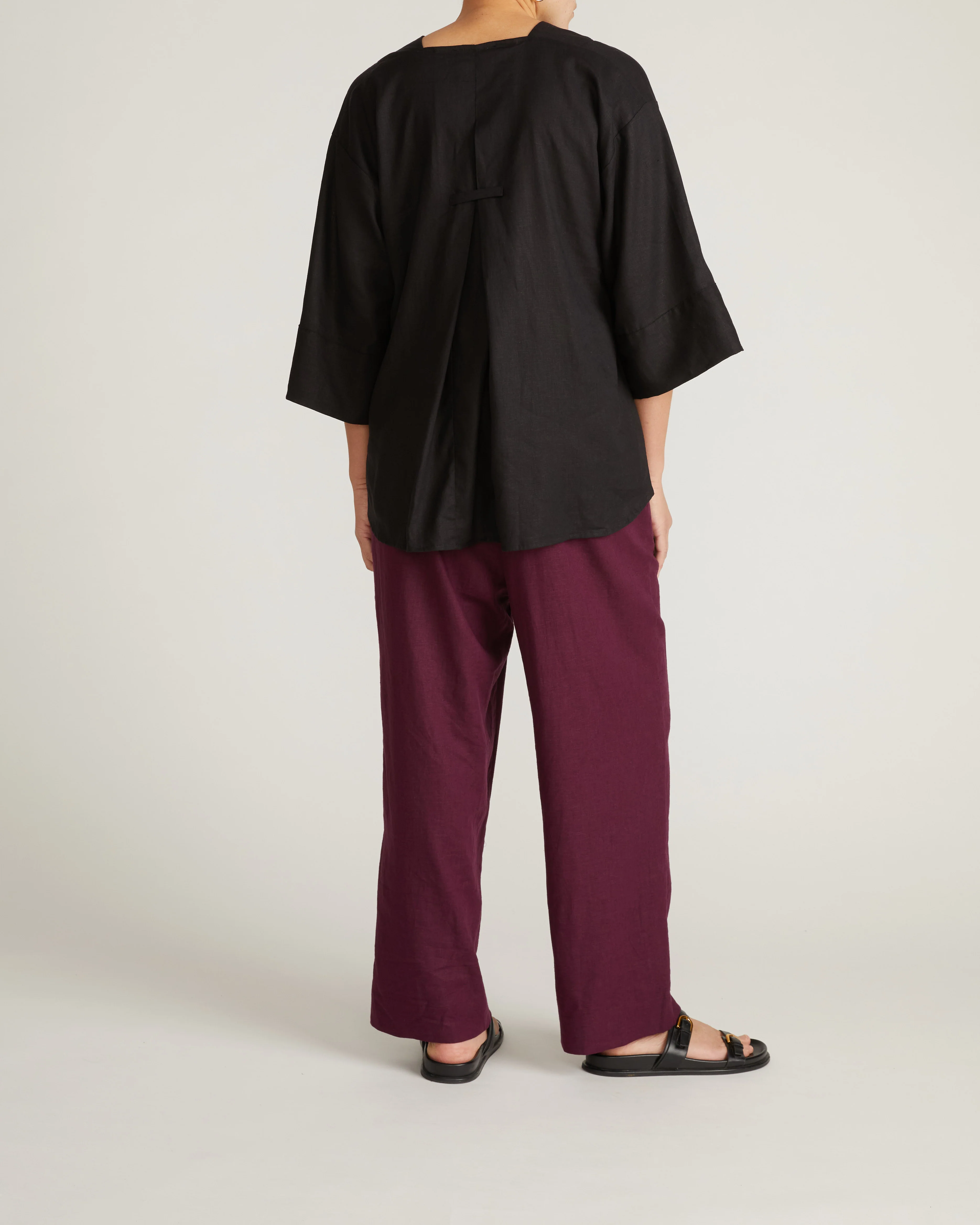 Elio V-Neck Linen Blend Top - Black - Image 7
