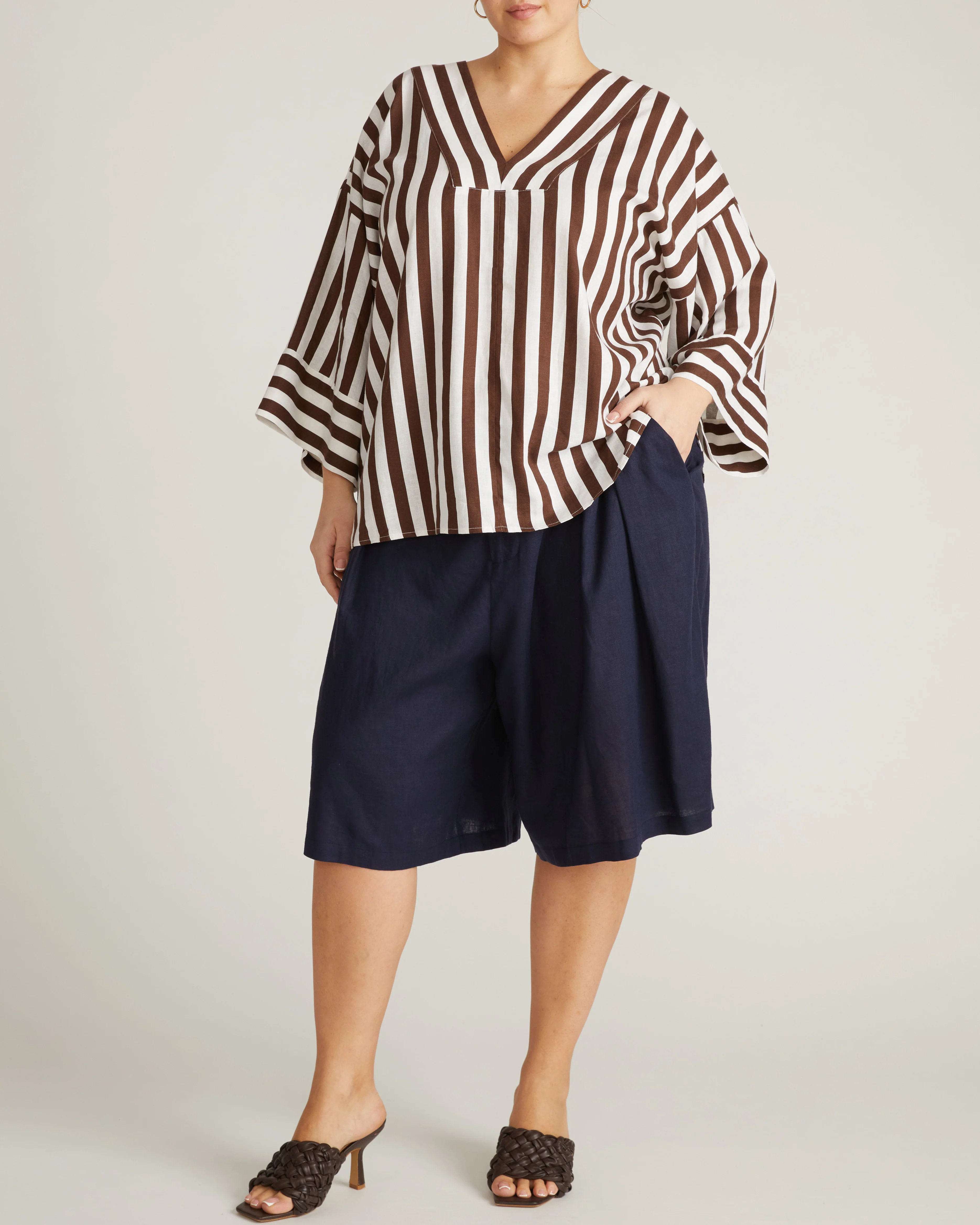 Elio V-Neck Linen Blend Top - Peppercorn Stripe - Image 4