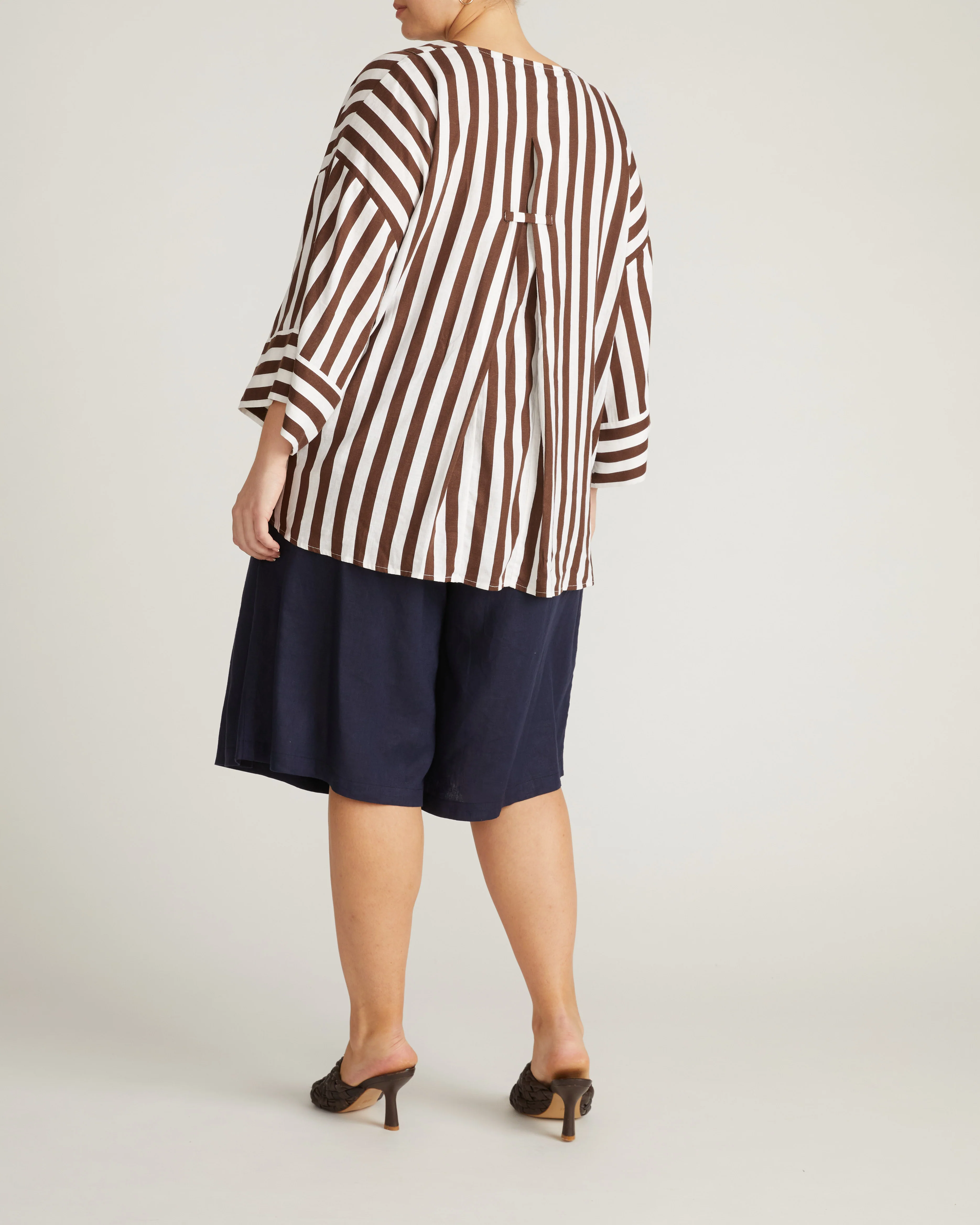 Elio V-Neck Linen Blend Top - Peppercorn Stripe - Image 6