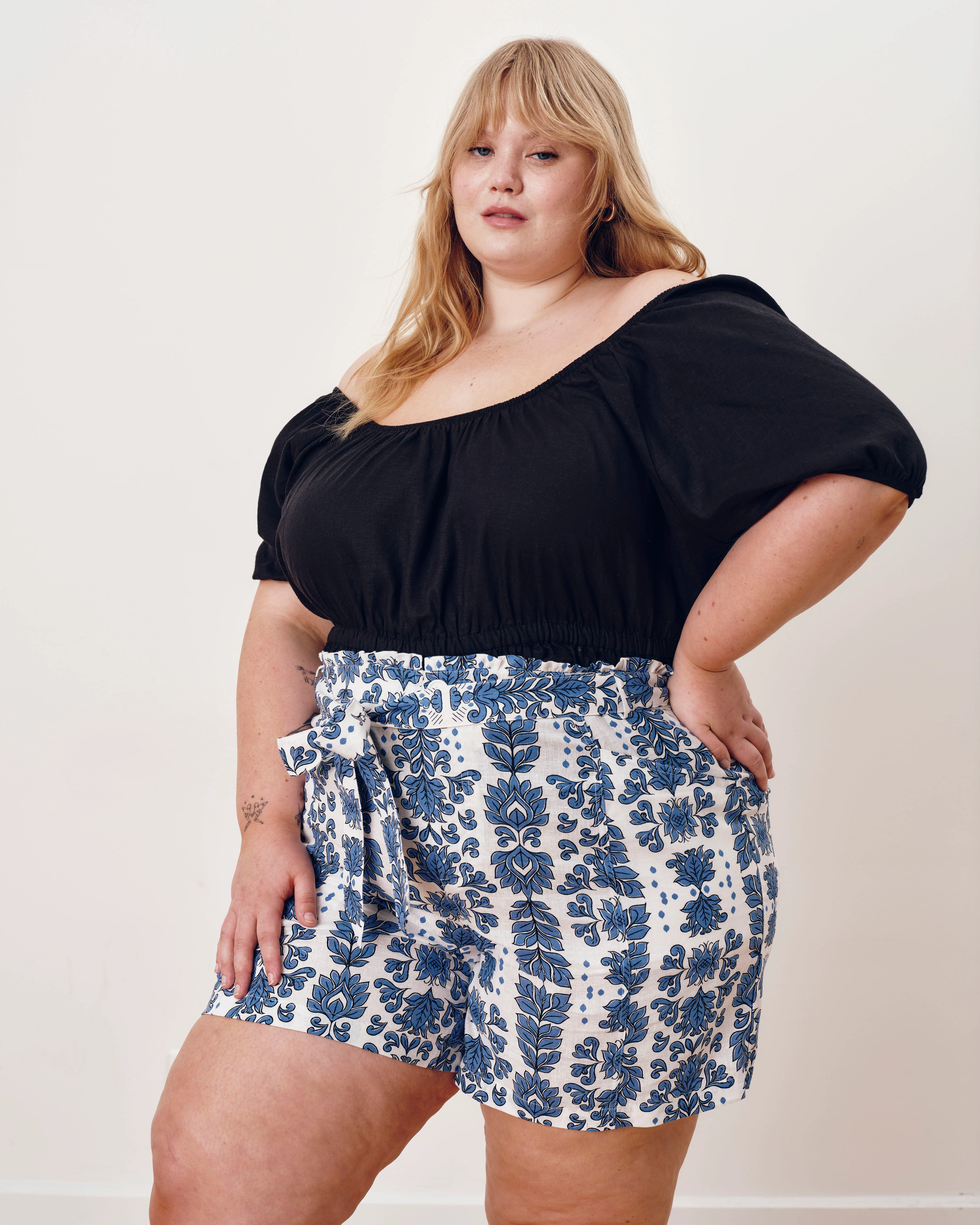Harbor Stretch Linen Blend Paperbag Shorts - Rococo Beach Print - Image 5