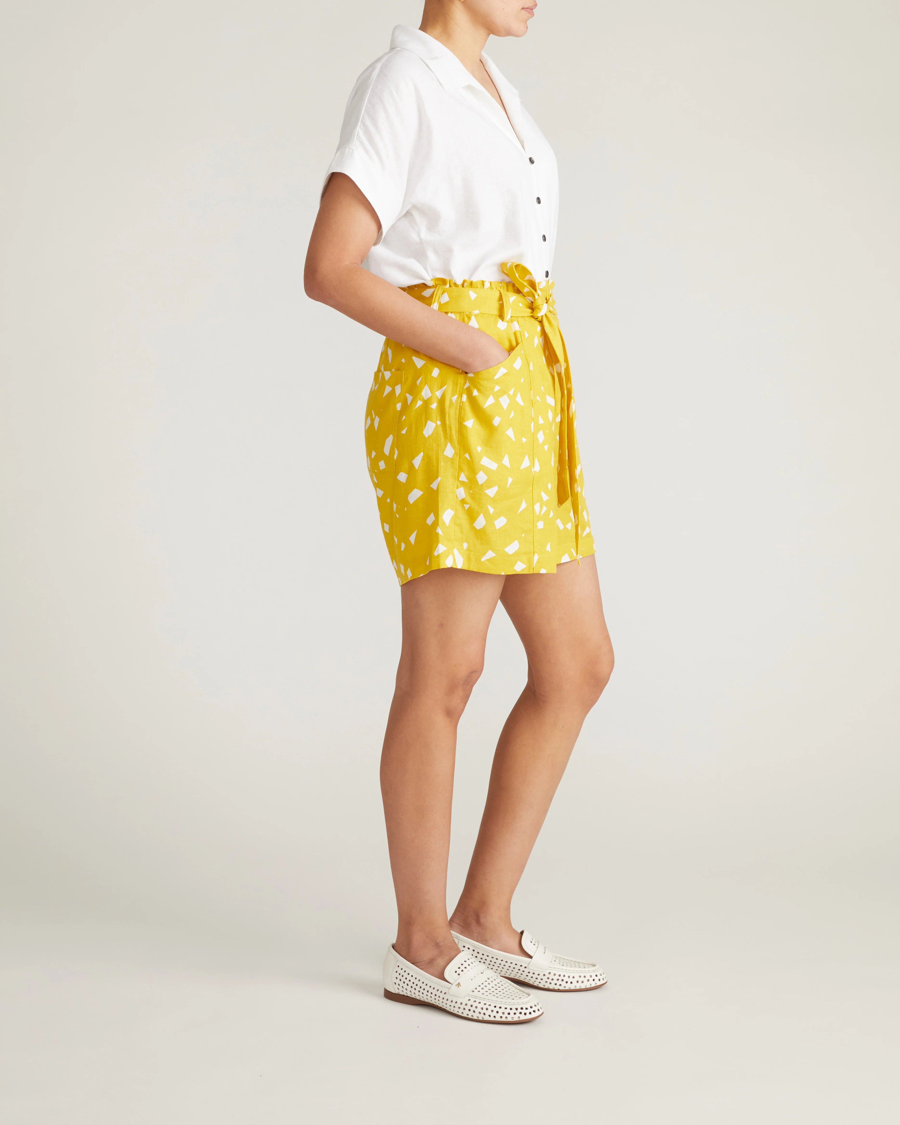Harbor Stretch Linen Blend Paperbag Shorts - Yellow Confetti Print - Image 4