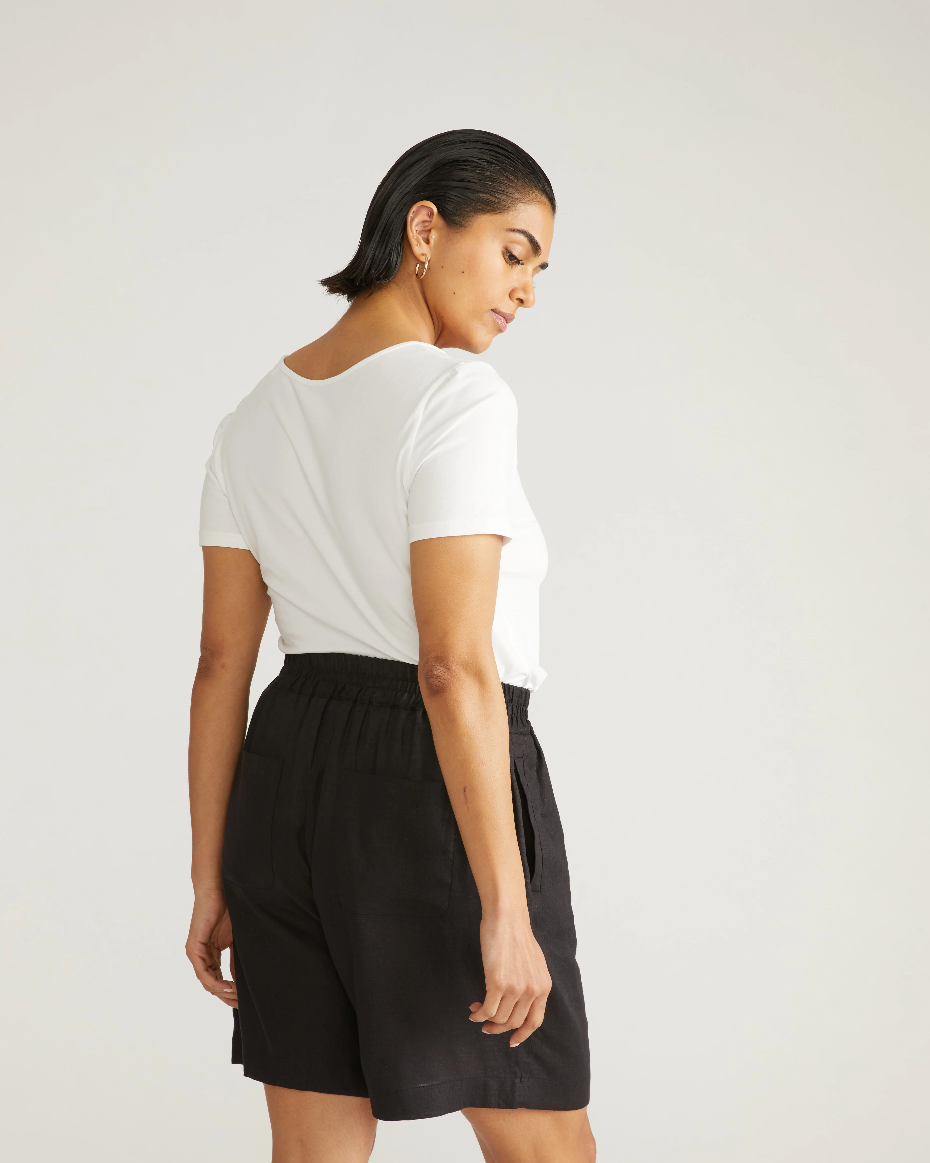 Juniper Linen Blend Easy Pull-On Shorts - Black - Image 4