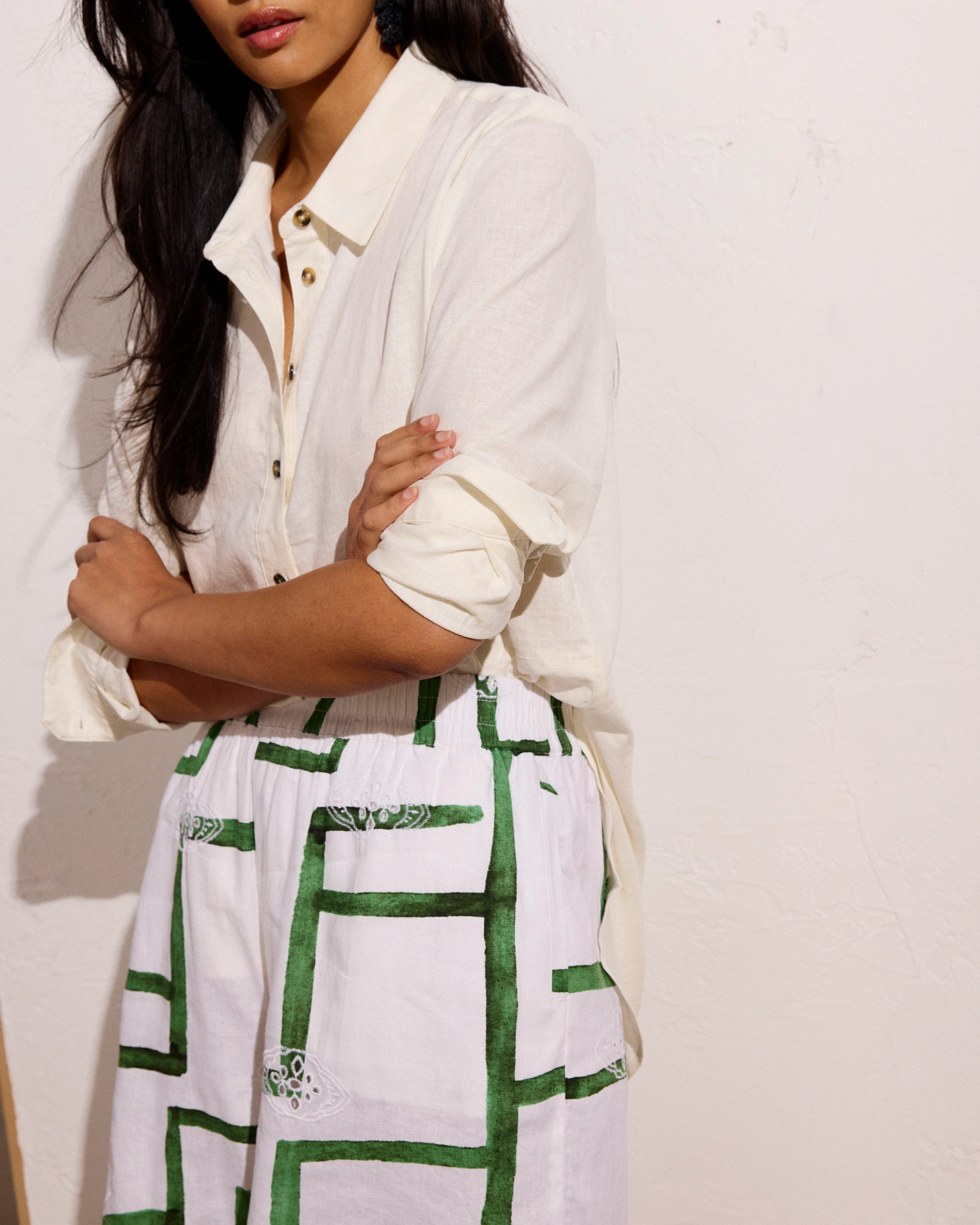 Juniper Linen Blend Easy Pull-On Shorts - Green Paint Print - Image 3