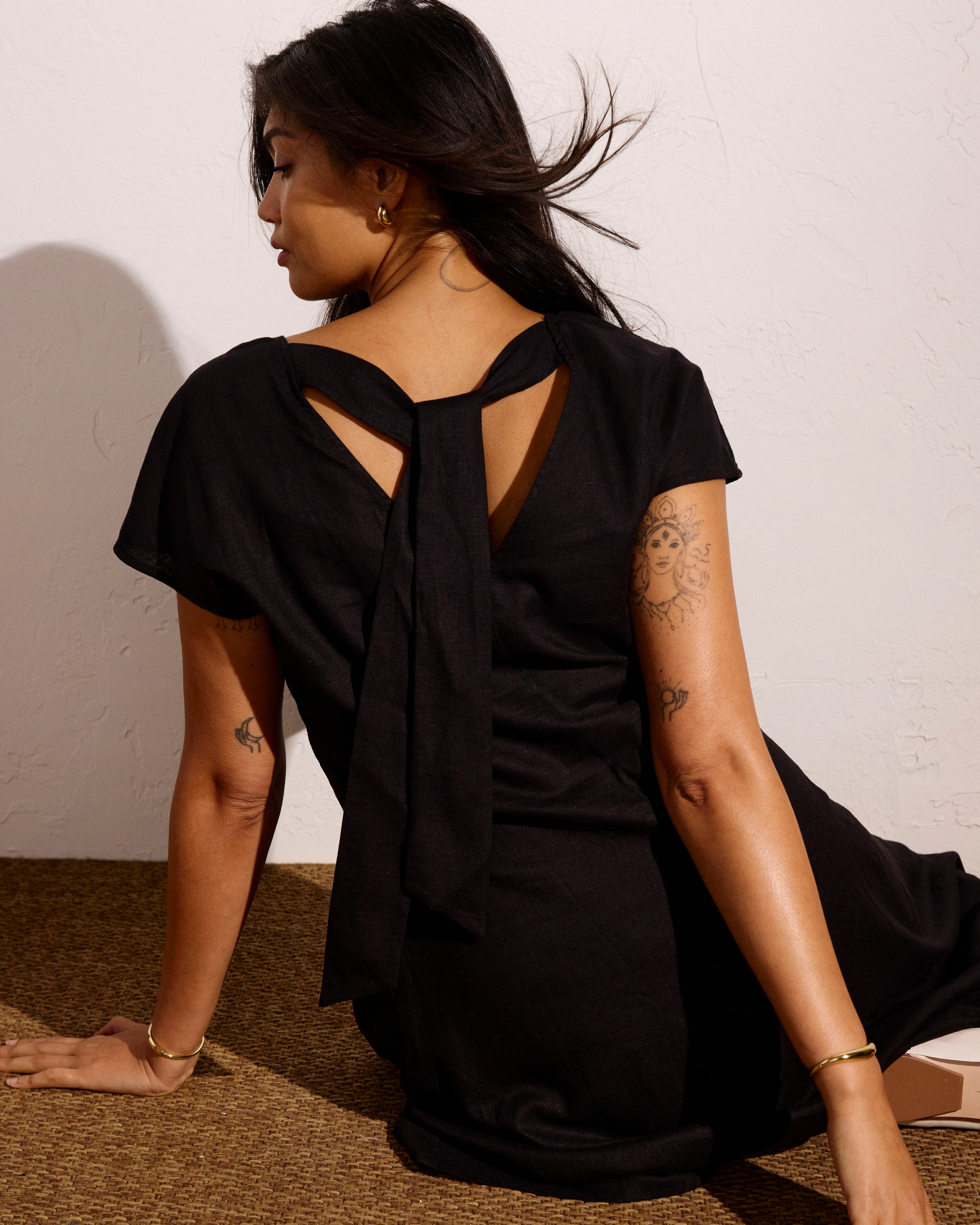 Louvre Bow Back Linen Blend Dress - Black - Image 3