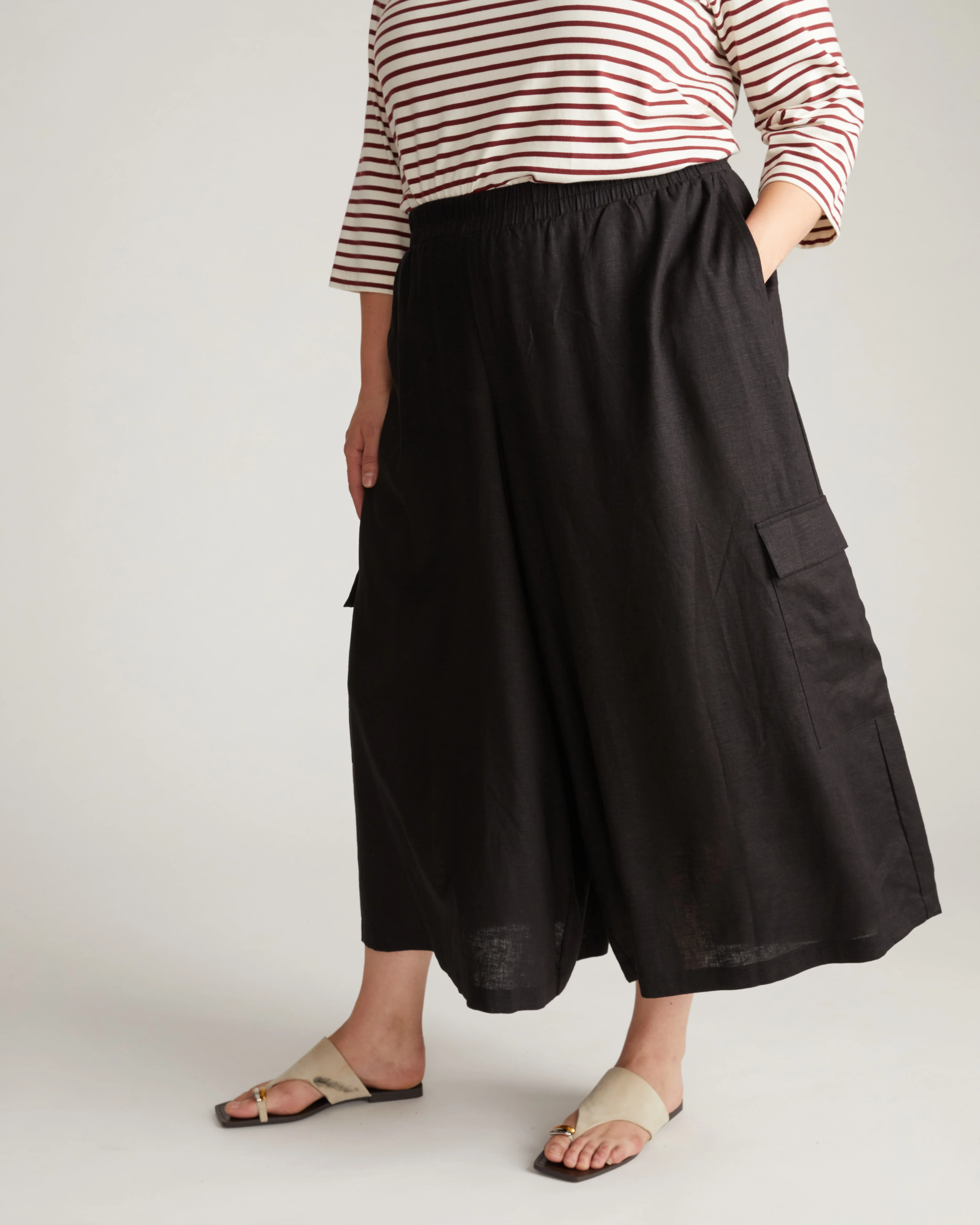 Palazzo Cargo Linen Blend Pant - Black - Image 4