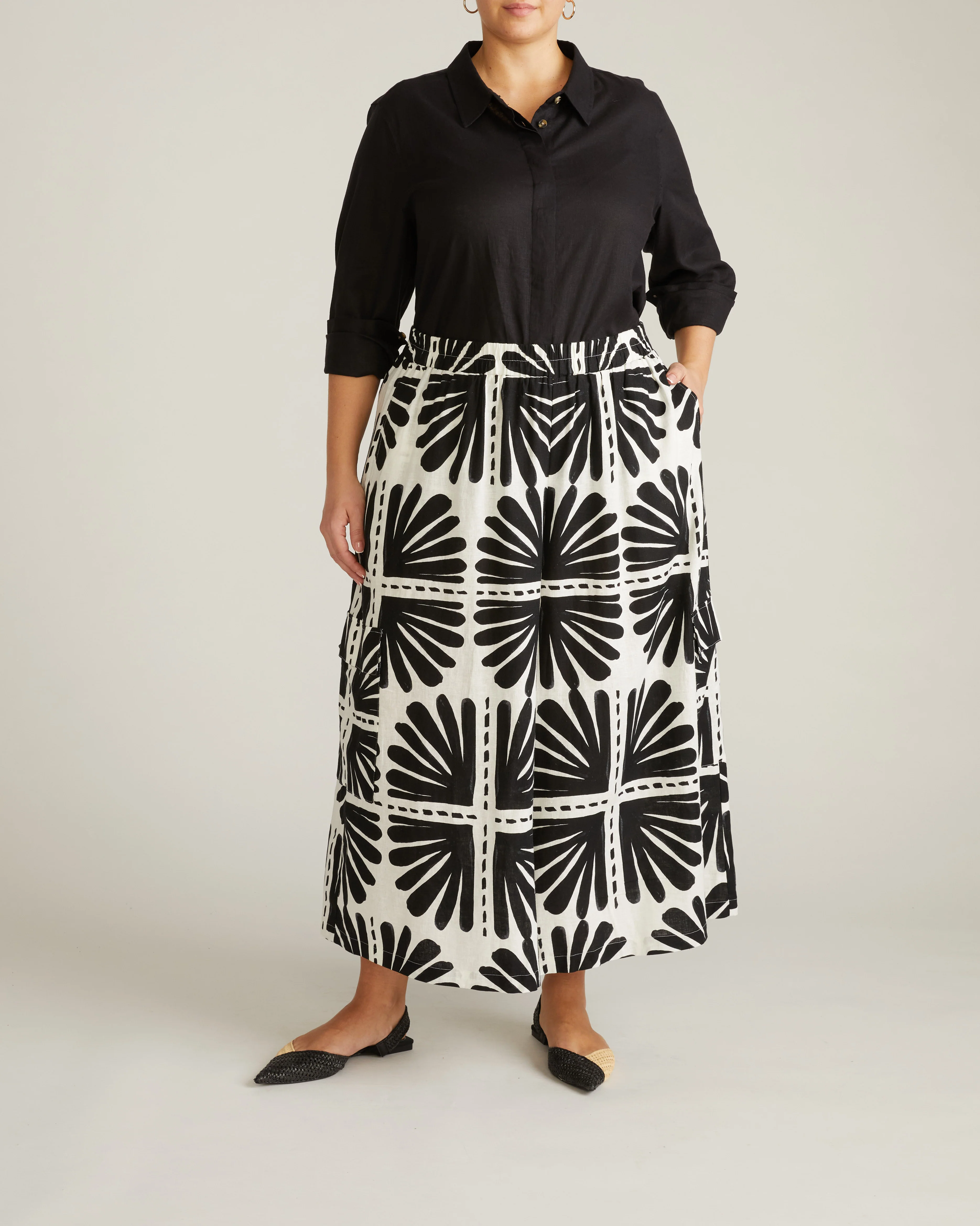 Palazzo Cargo Linen Blend Pant - Ink Bloom Print - Image 4