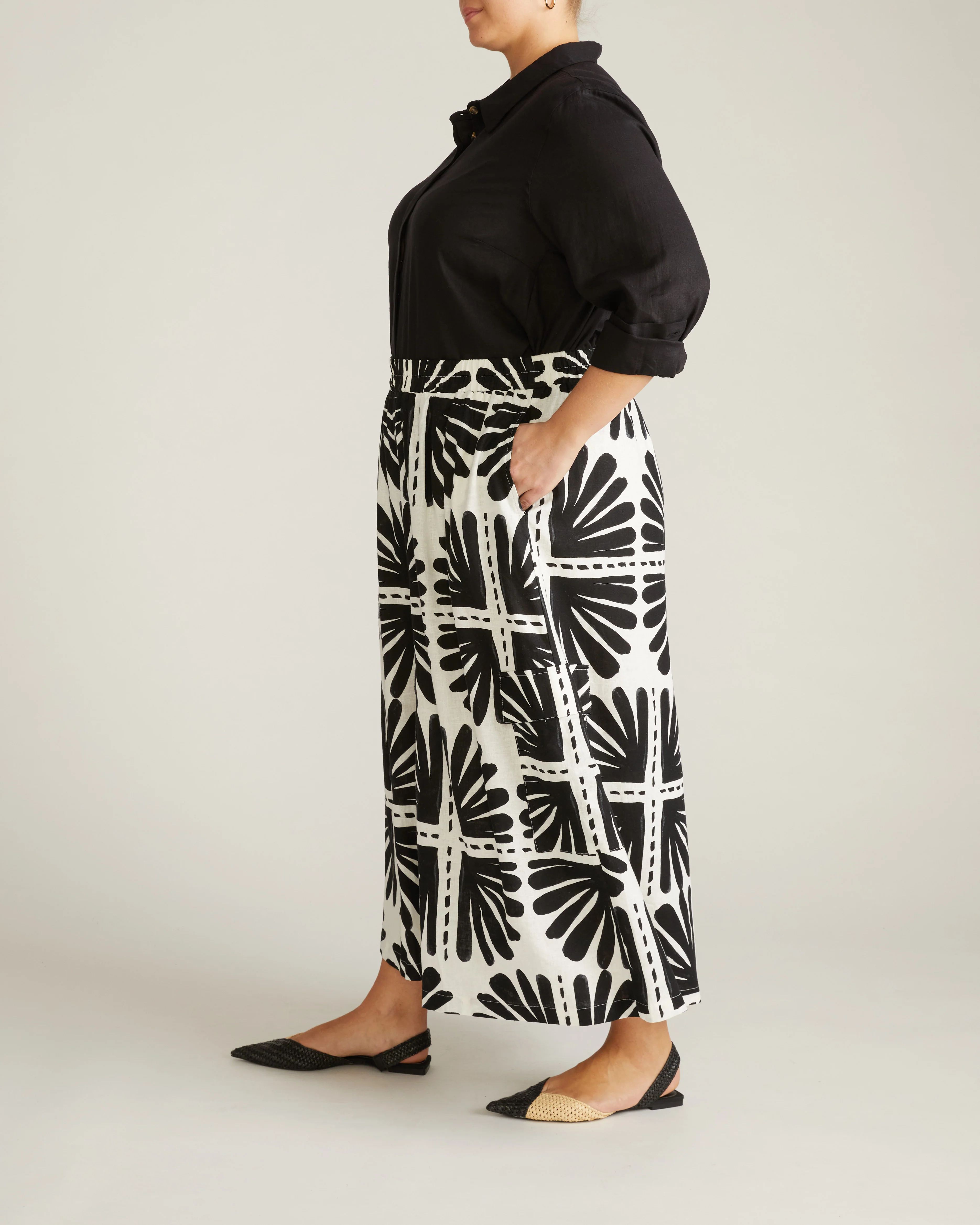 Palazzo Cargo Linen Blend Pant - Ink Bloom Print - Image 5