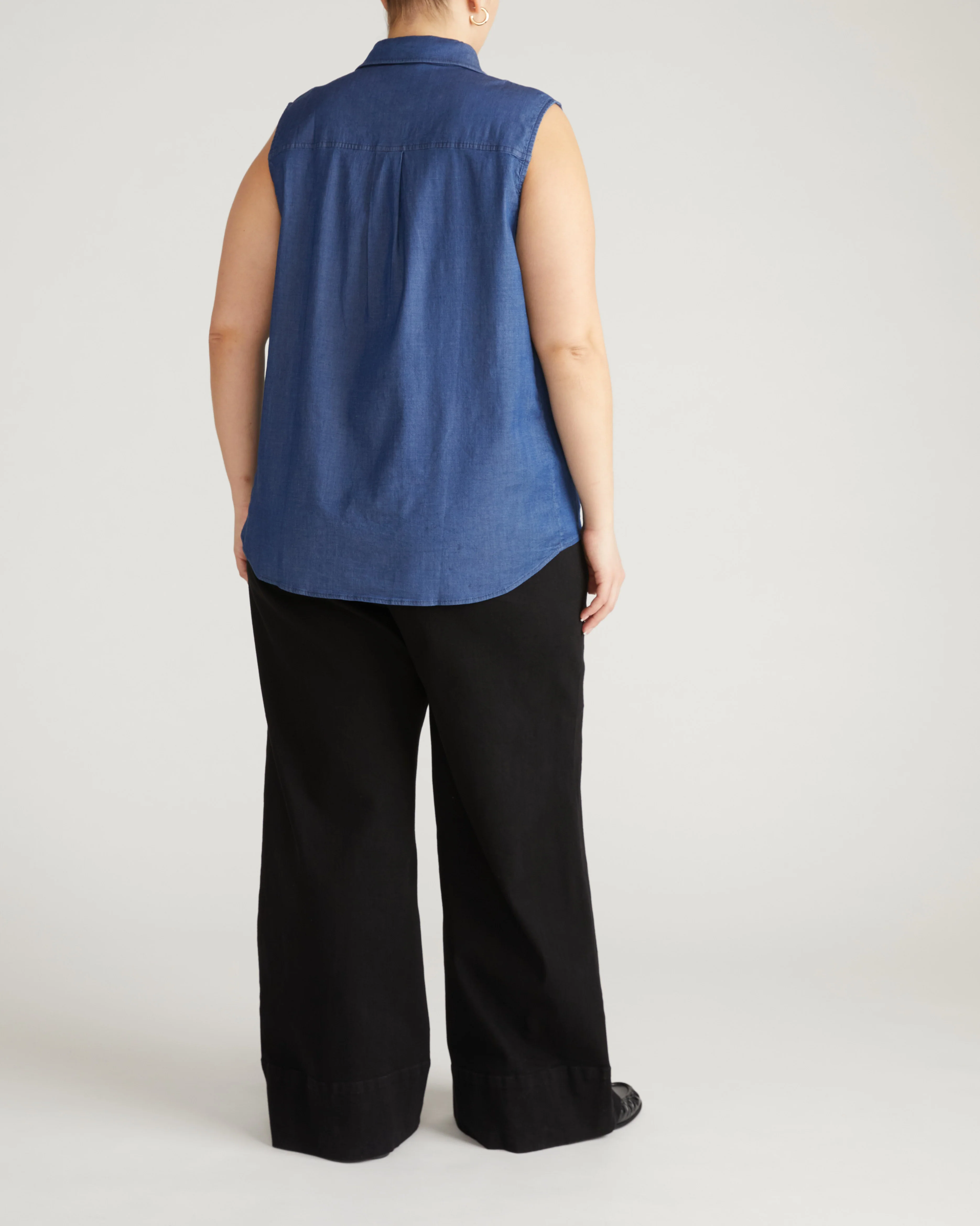 Perfect Tencel Chambray Sleeveless Shirt - Midnight Blue - Image 5